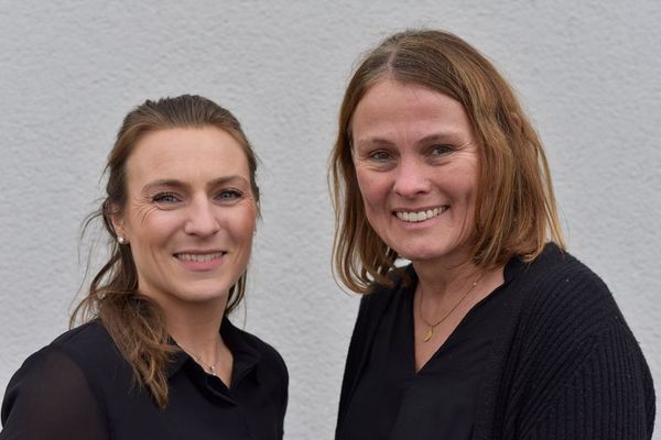 Judith Wohlgemuth (l.) und Sylvia Mersmann (r.) führen die Präventiven Hausbesuche in Arnsberg durch