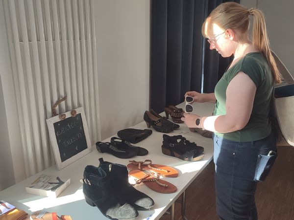 Kleidertausch-Party im Bürgerbahnhof