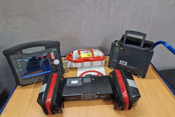 Unser EKG Corpuls C3 Touch mit den einzelnen Modulen