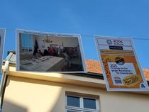 Bei der Wäscheleine-Aktion sind Plakate quer durch die Neheimer Fußgängerzone aufgehängt worden