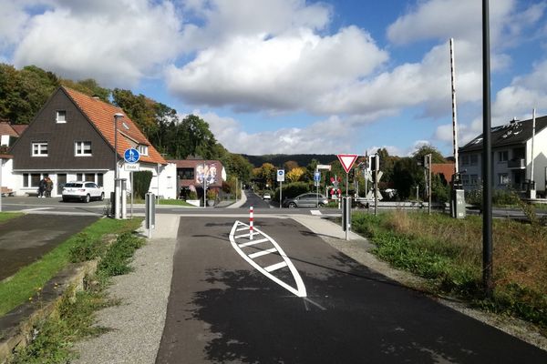 RadeXpressweg Arnsberg (RXA) in Bergheim (In der Kuhle | Bergheimer Weg) | © S. Wolter | TRC | Fair Spaces GmbH