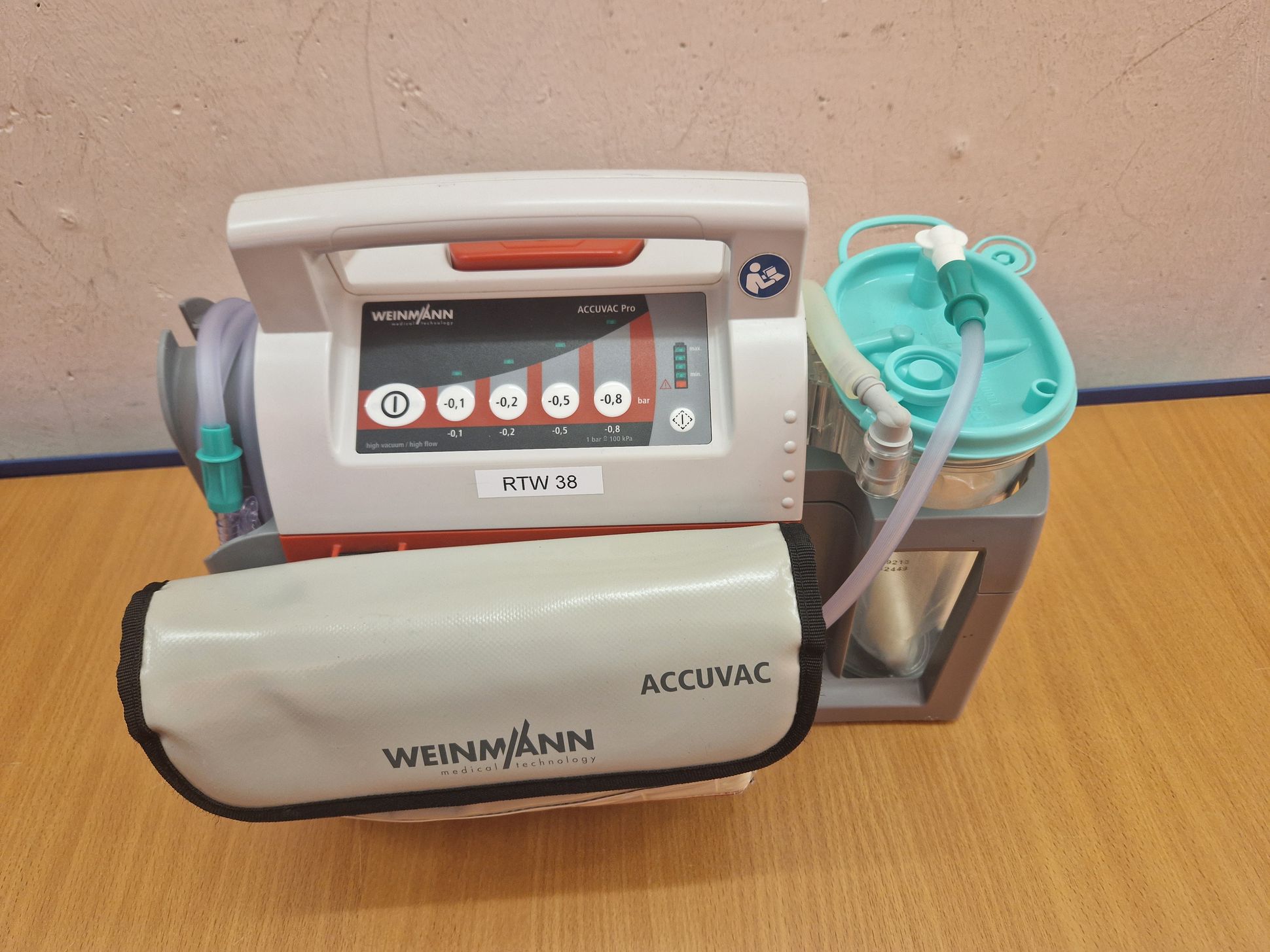 Gerät unter anderm zum Absaugen von Körperflüssigkeiten