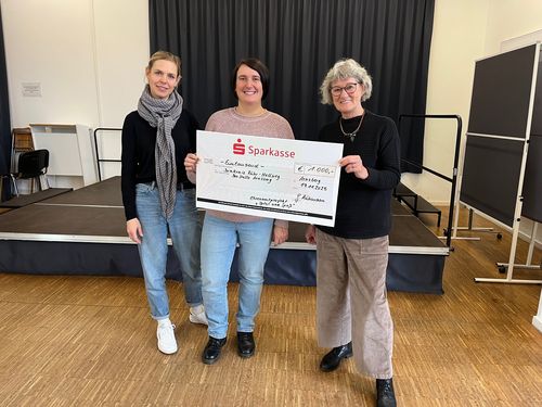 Spendenübergabe im Rahmen des Projektes "Spiel und Spaß"