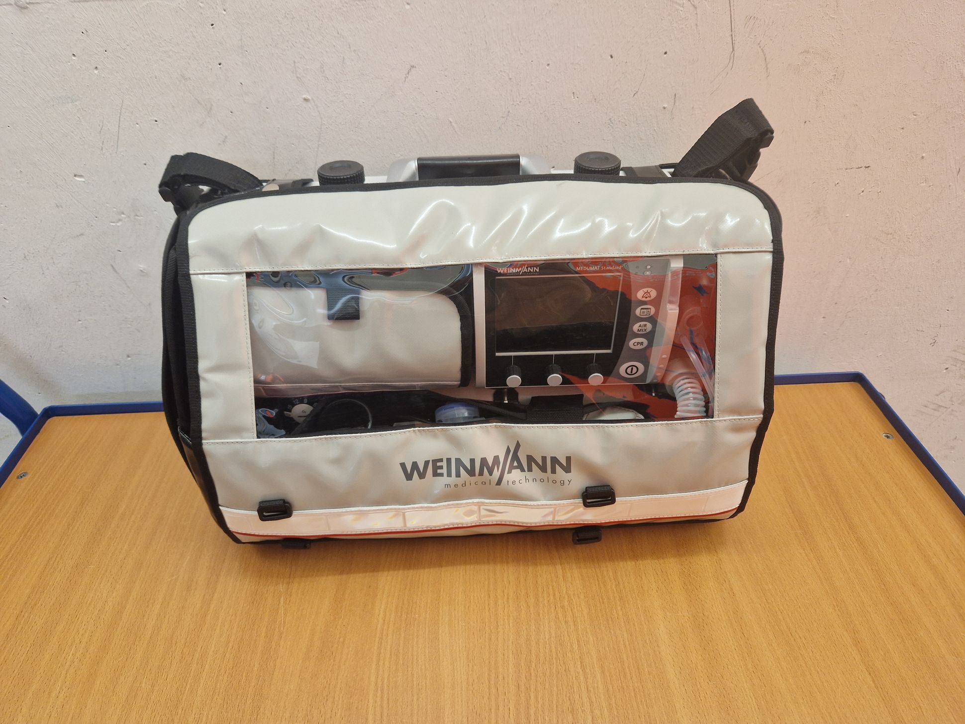 Beatmungsgerät Medumat Standard² zur Beatmung der Patienten