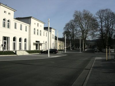 Sanierter Bahnhof mit Bahnhofsvorplatz in Alt-Arnsberg      