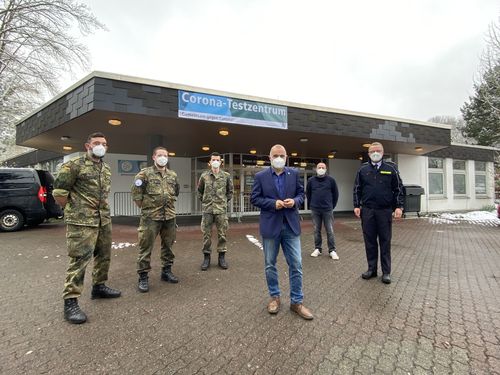 Bürgermeister besucht neues Corona-Schnelltestzentrum