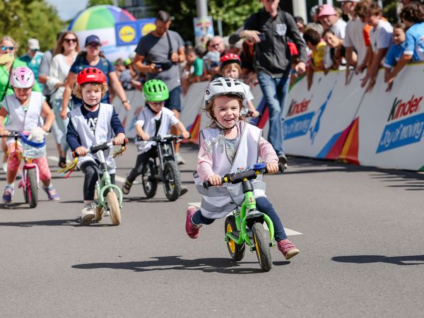 kinder Joy of moving tour - Laufradrennen
