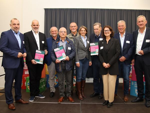 Heimat-Preis-Arnsberg 2022 - Gruppenbild der Sieger:innen