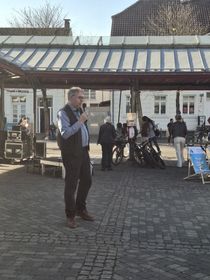 Dr. Nils Franke referiert über "Vom Wert der Demokratie"