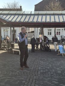 Dr. Nils Franke referiert über "Vom Wert der Demokratie"