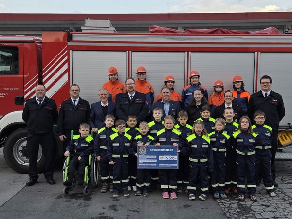 Lions Club unterstützt Kinder- und Jugendfeuerwehr Arnsberg mit großer Spende