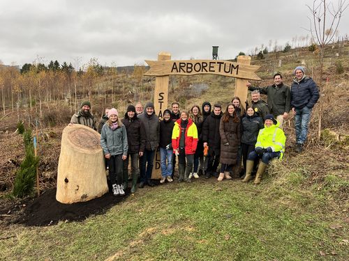 Pflanzaktion mit WaldLokal (1)