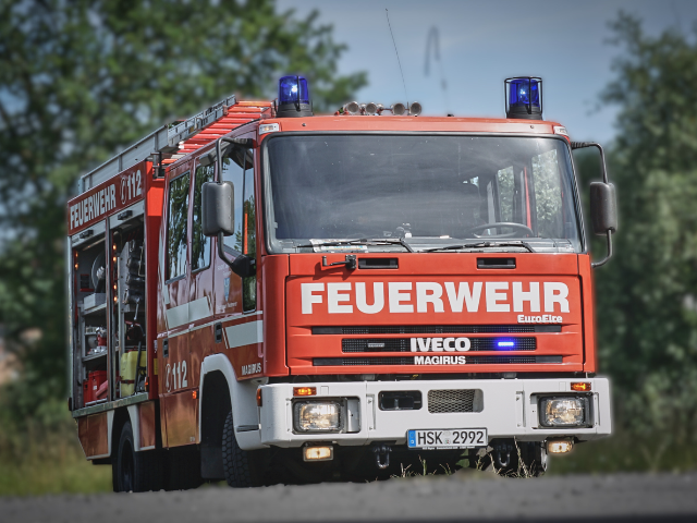 Das Löschgruppenfahrzeug 10 (kurz: LF 10) ist das kleinste zurzeit genormte Löschgruppenfahrzeug im deutschen Feuerwehrwesen – DIN 14530 Teil 5.
