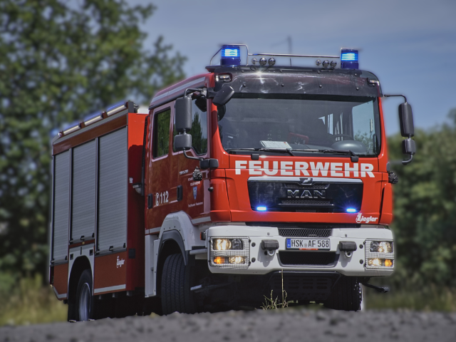 Das in der DIN 14530 Löschfahrzeuge – Teil 22: Tanklöschfahrzeug TLF 3000[5] normierte Fahrzeug hat eine vom Fahrzeugmotor angetriebene Feuerlöschkreiselpumpe, eine Schnellangriffseinrichtung, einen Löschwasserbehälter und eine feuerwehrtechnische Beladung.